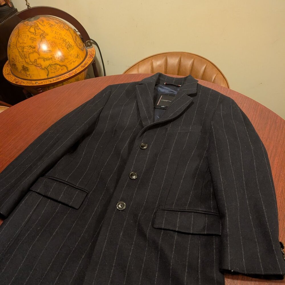 Elegant Tommy Hilfiger Chalk Stripe Topcoat – Size 40 – Wool Blend